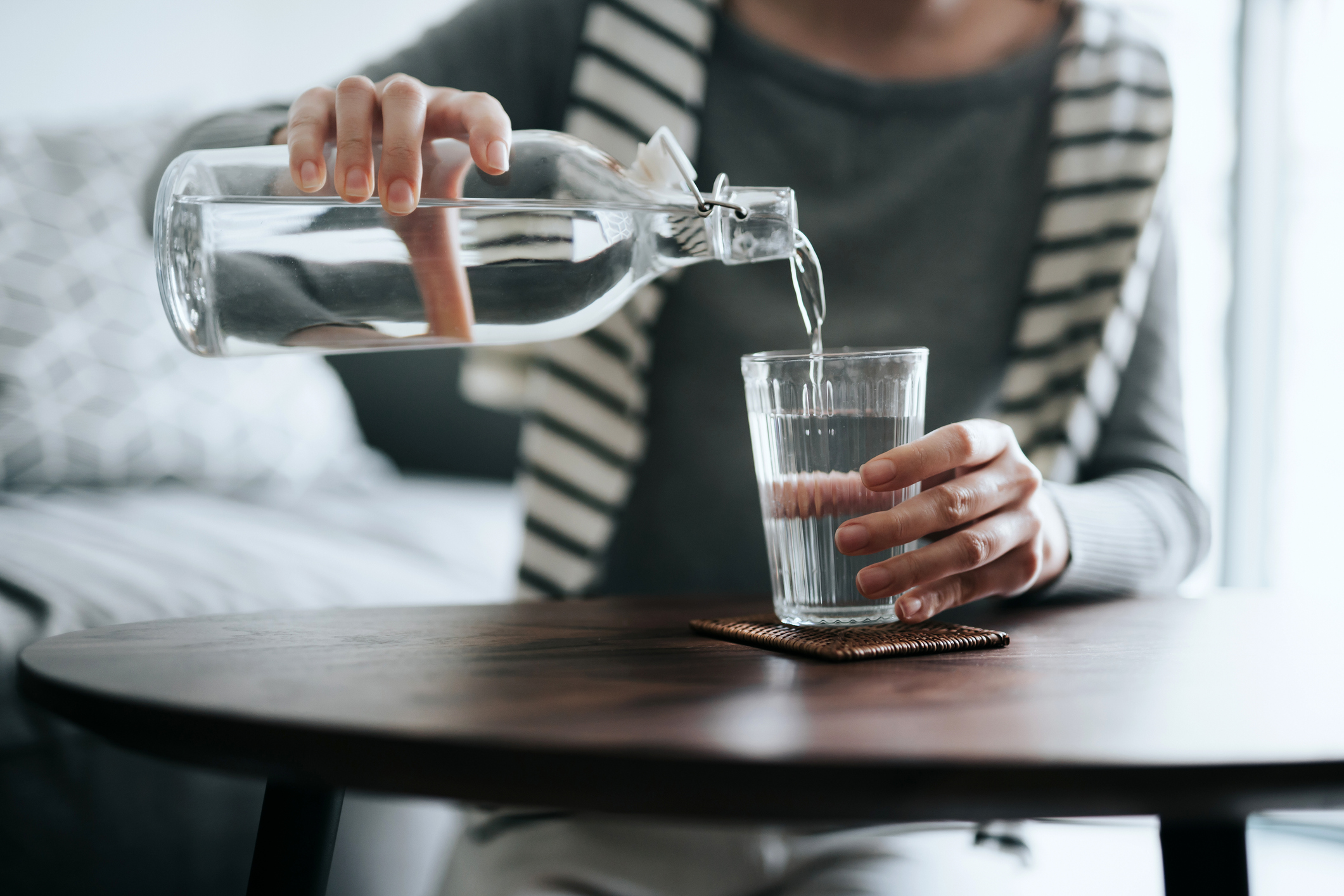 Beneficios de tomar agua pura.