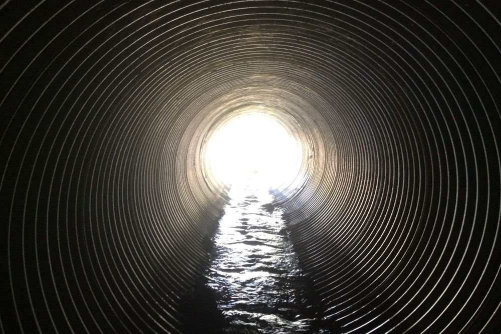 Tubo con aguas residuales