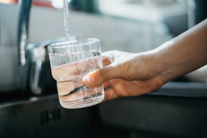 cómo desinfectar agua de la llave